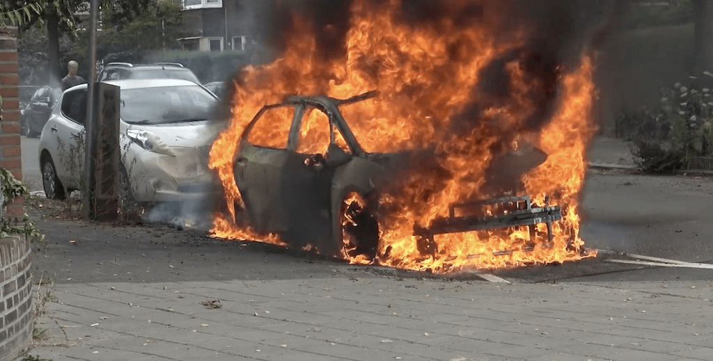 El Peligro de Incendio de las Baterías de Litio en Coches Eléctricos